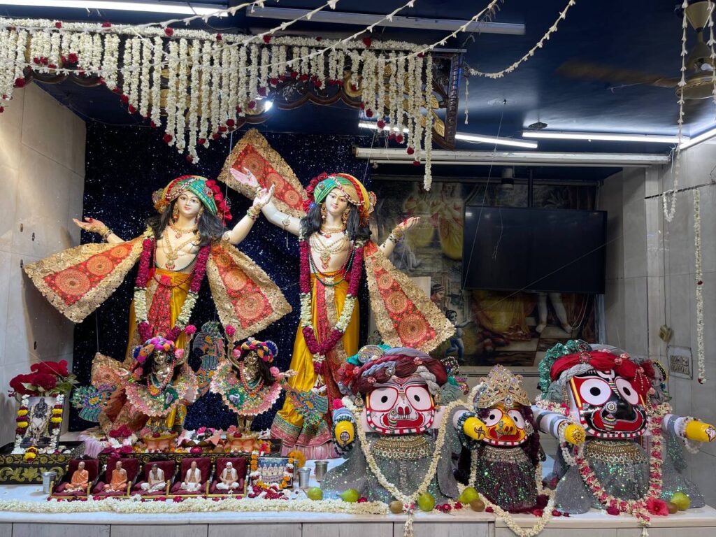 Sri Sri Gaura Nitai, Sri Sri Giriraj, Sri Sri Jagannatha, Sri Sri Baladeva and Sri Sri Subhadra Maharani